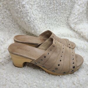 SuzZato Beige Leather Slide Wooden Platform Sandals with Stud Accents Size 39‎
